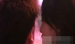 柯哀接吻爆料视频,网友热议校园恋情新篇章